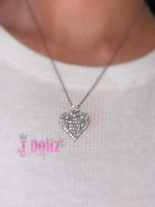 HEARTED NECKLACE